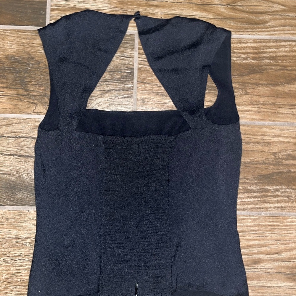 Reformation women’s Diandra Cut-Out Sleeveless Top - Picture 4 of 5